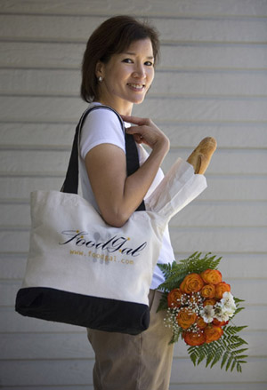 Introducing the posh Food Gal tote bag. Photo by Joanne Hoyoung-Lee.