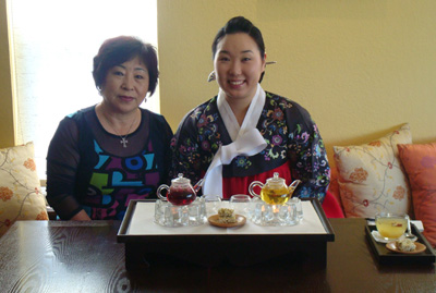 Jinsook Hong (left) and Ellen Kim (right)