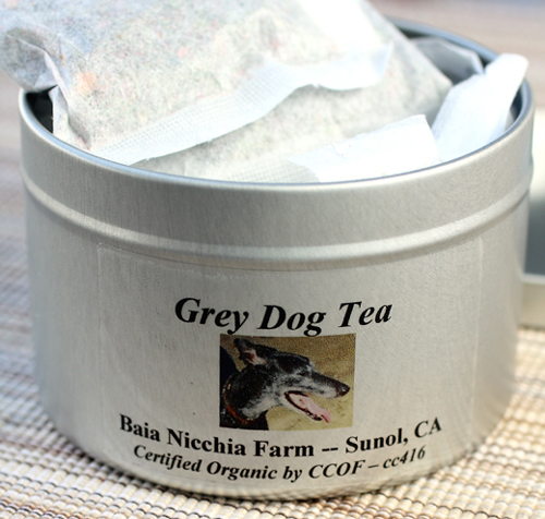 The tea bags come in gift tins or compostable containers.