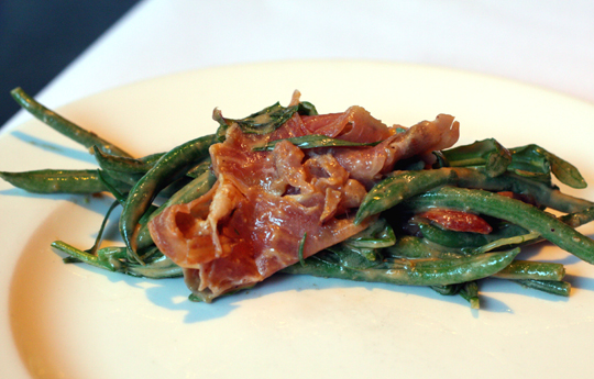 Green beans smothered with a zesty vinaigrette, almonds and Serrano ham.