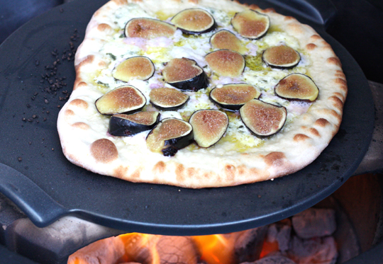 Fresh figs top this pizza.
