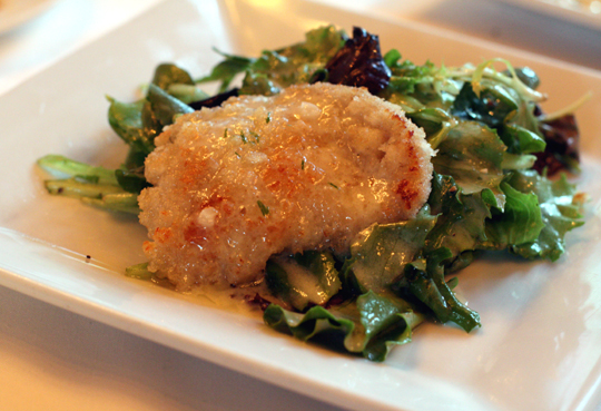 Fresh abalone coated in panko. A dish that never fails to satisfy.