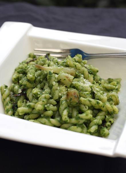 How beautiful is the hue of this ramp pesto pasta?