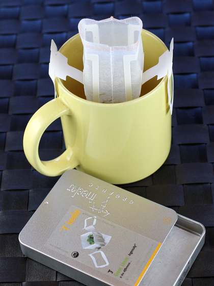 The top of the bag opens up to allow water to be poured into it. Handles on the bag fit on the lip of your mug to hold it in place. The top of the bag opens up to allow water to be poured into it. Handles on the bag fit on the lip of your mug to hold it in place.