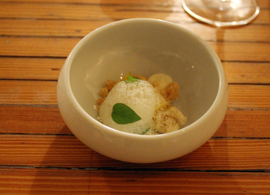 A refreshing white chocolate with citrus and lemongrass.