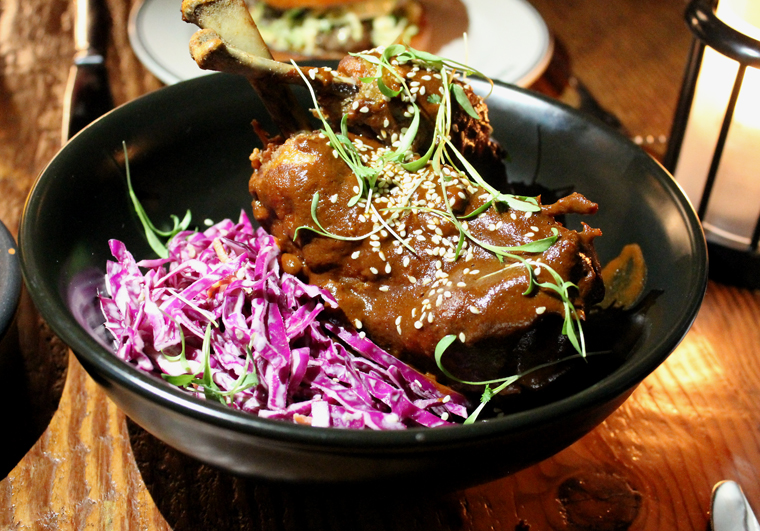 Fried chicken sauced with mole.