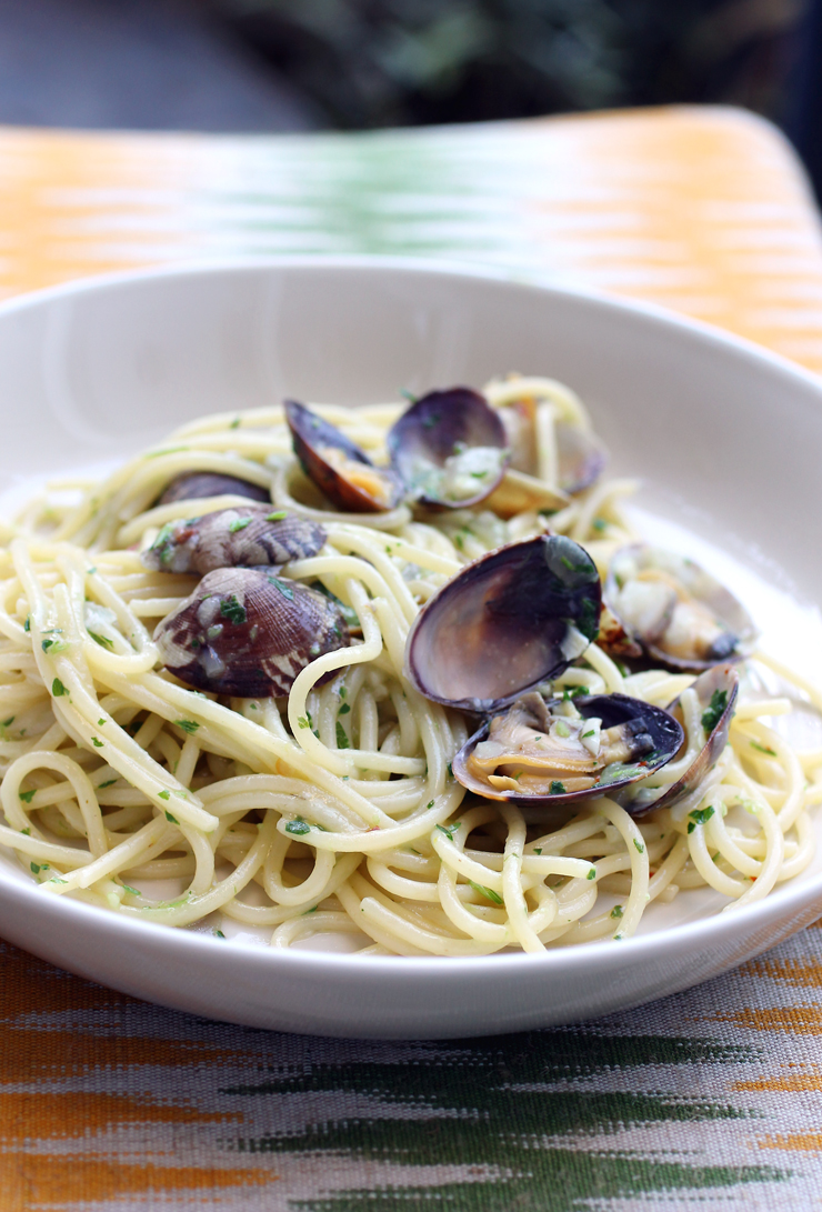 flavoring addition makes this clam pasta extra delicious.