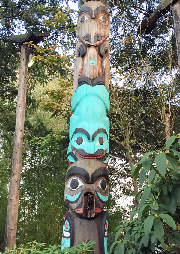 Totem pole outside Ivar's Salmon House.