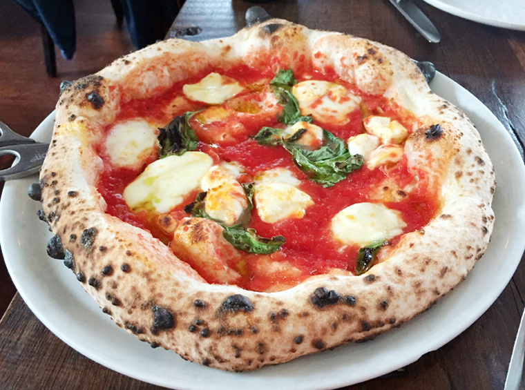 A glorious Margherita pizza.