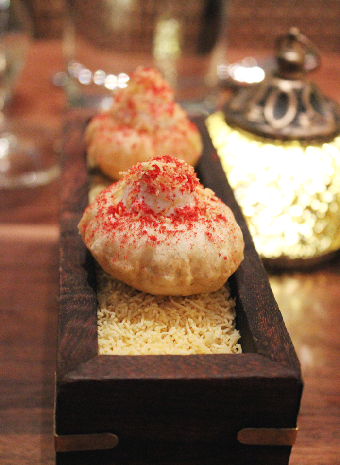 Dahi puri with the delight of tangy-sweet raspberry chaat masala.