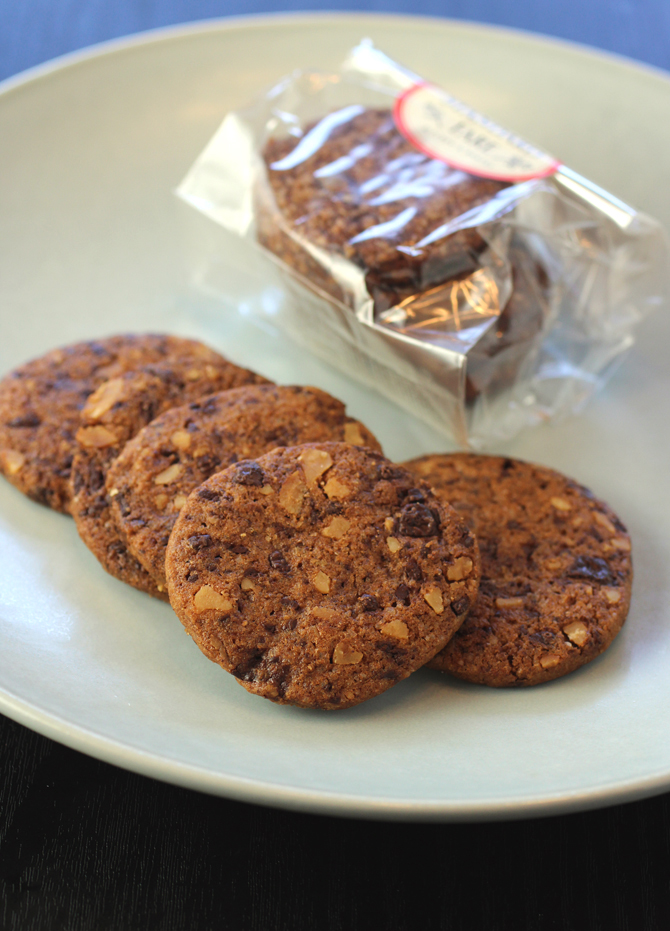 Crisp mini cookies.