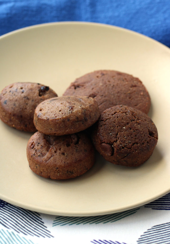 Vegan and gluten-free Superfood Cookies in two sizes.