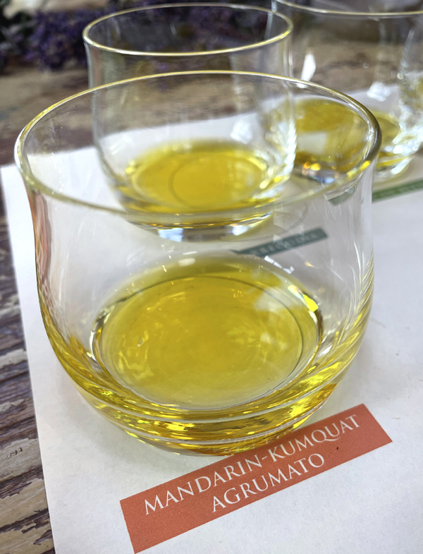 Tasting olive oils. (Photo by Carolyn Jung)