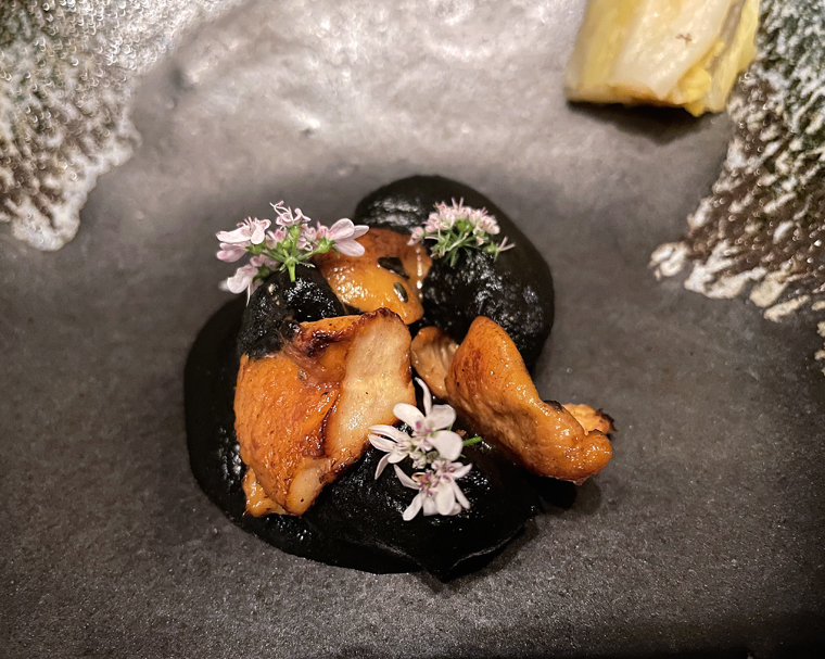 Sweetbreads with black curry.