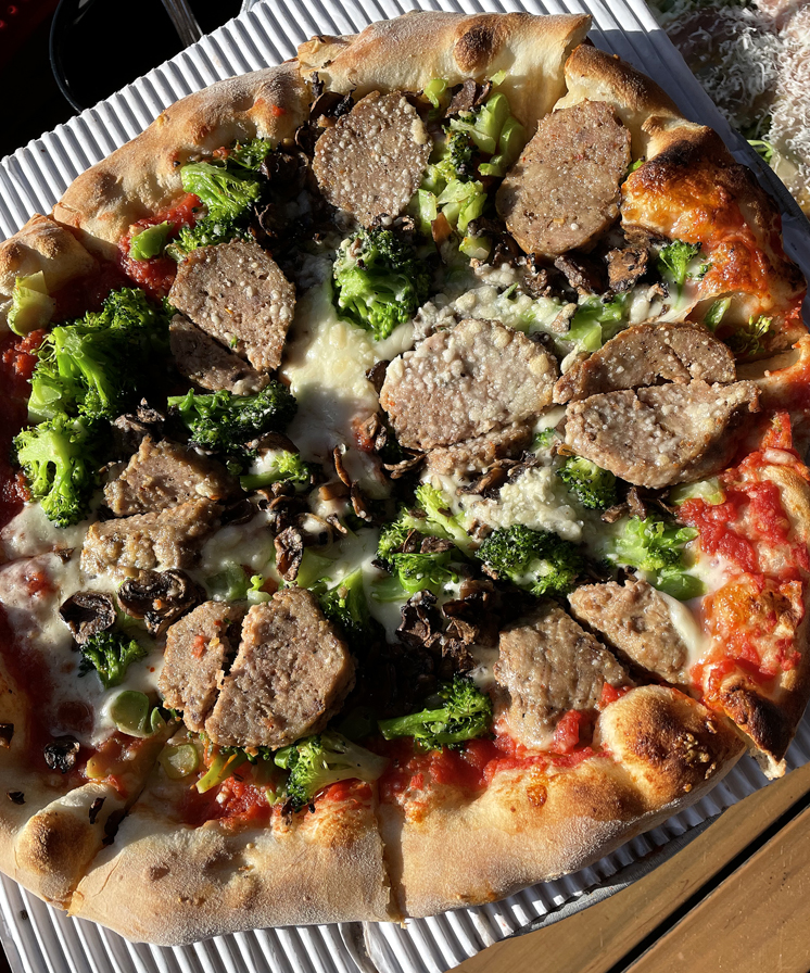 A meatball, mushroom and broccoli pizza.