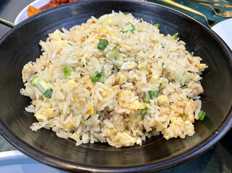 Fried rice with chicken and salted fish.