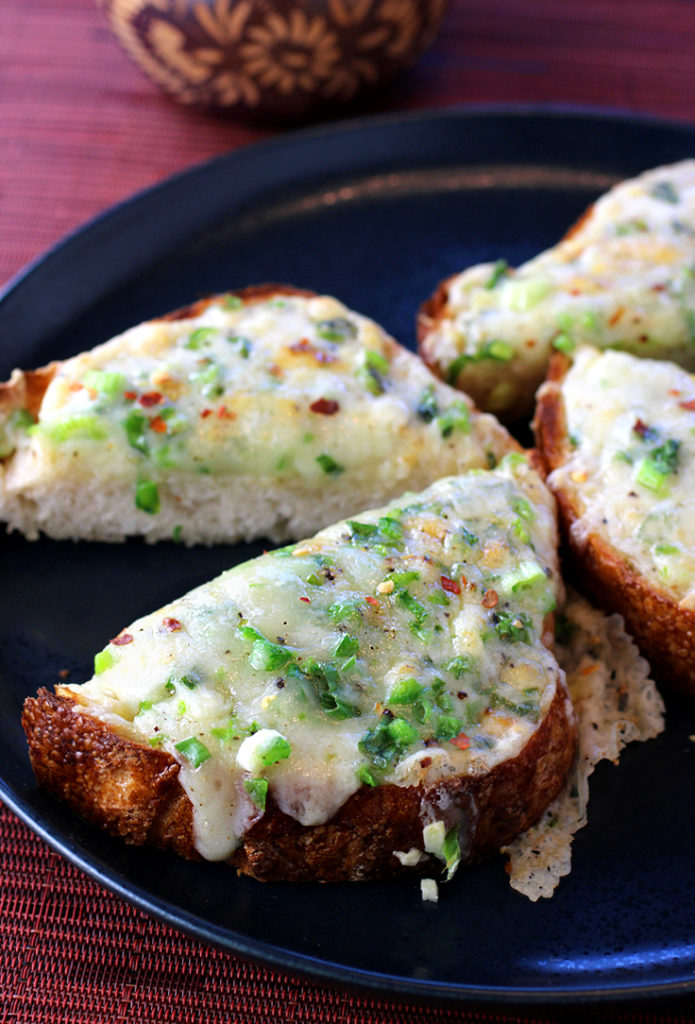Cheese, chili, scallions, and garlic meet bread for impeccable results.