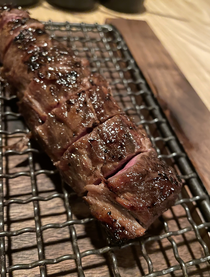 Charcoal-grilled beef neck.