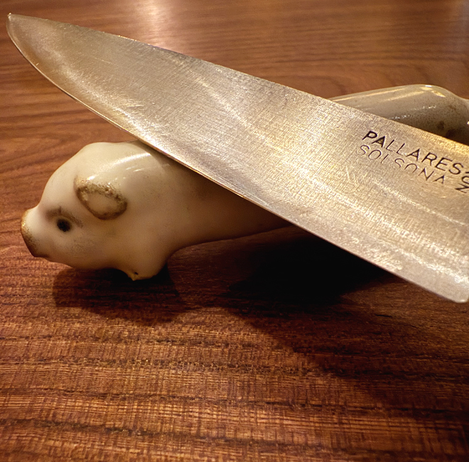 Duck knife rest.