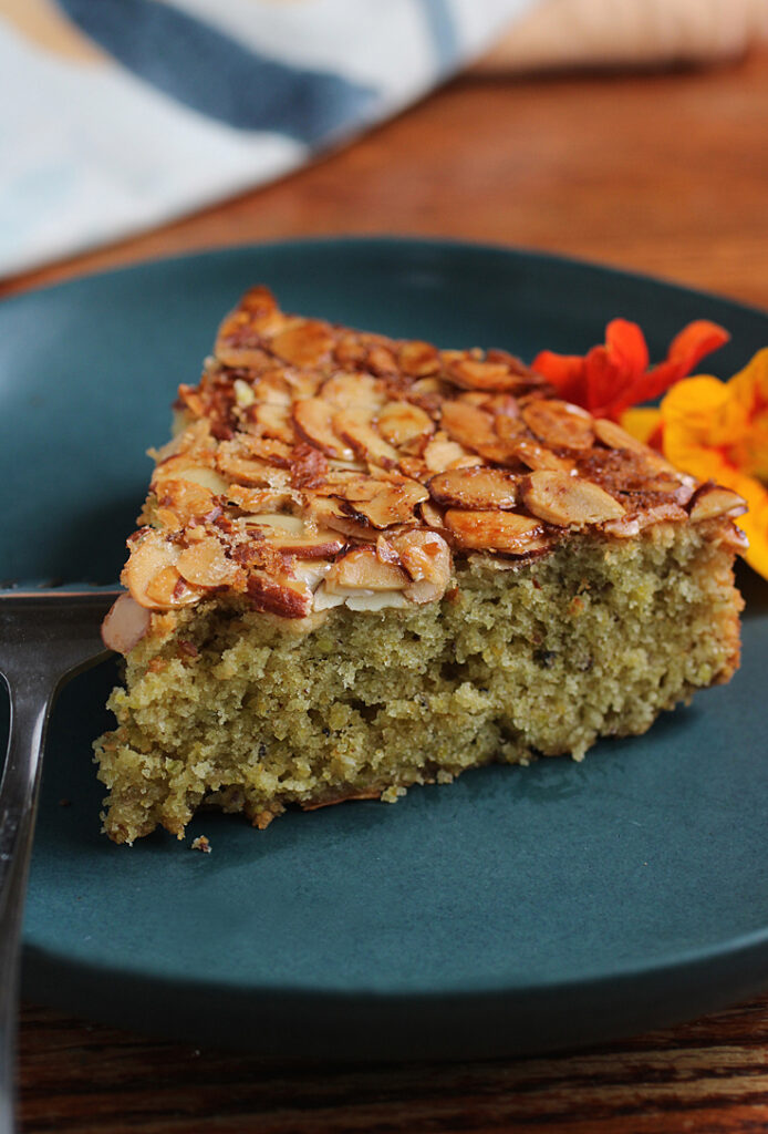 A cake for cardamom lovers.